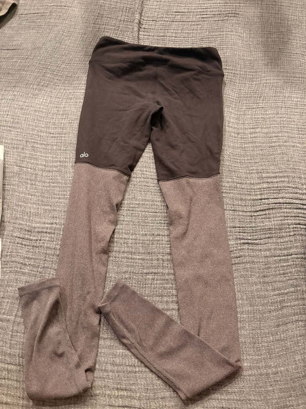 Alo Yoga Women's Ribbed Goddess Leggings Black and Gray Size M